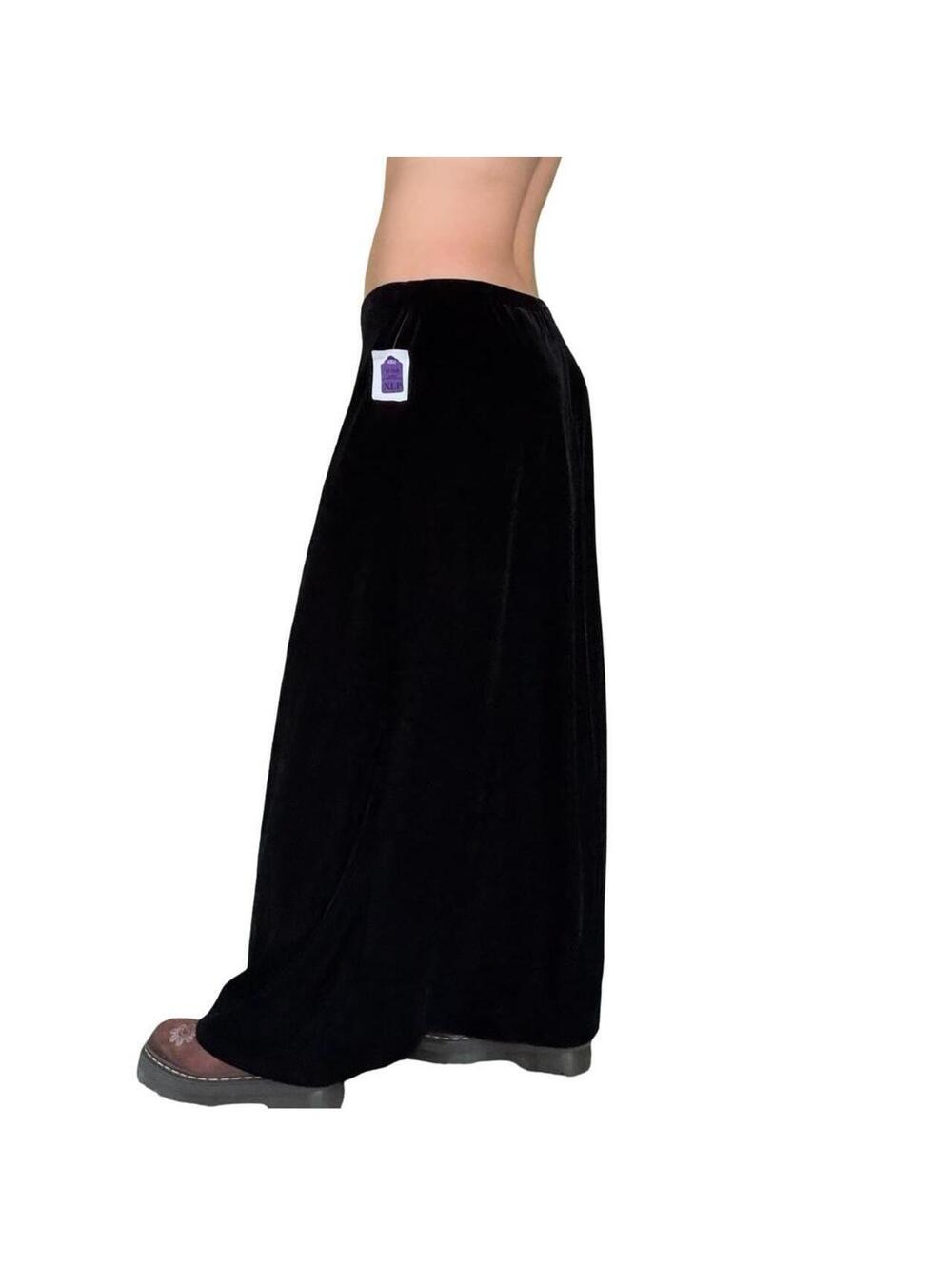 Y2K TRAD GOTH MINIMALIST SKIRT